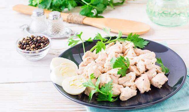 慢炖锅炖鸡柳 - 低碳水化合物饮食的营养晚餐